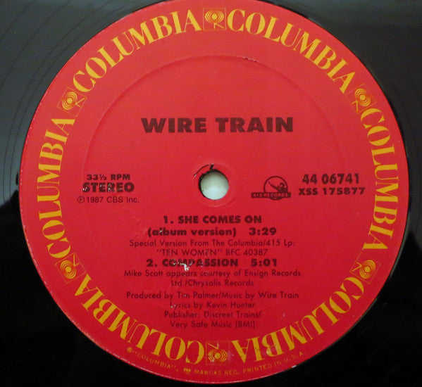 Wire Train : She Comes On (12", Single)
