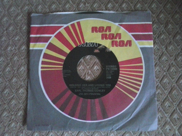 Earl Thomas Conley : Holding Her And Loving You (7", Ind)
