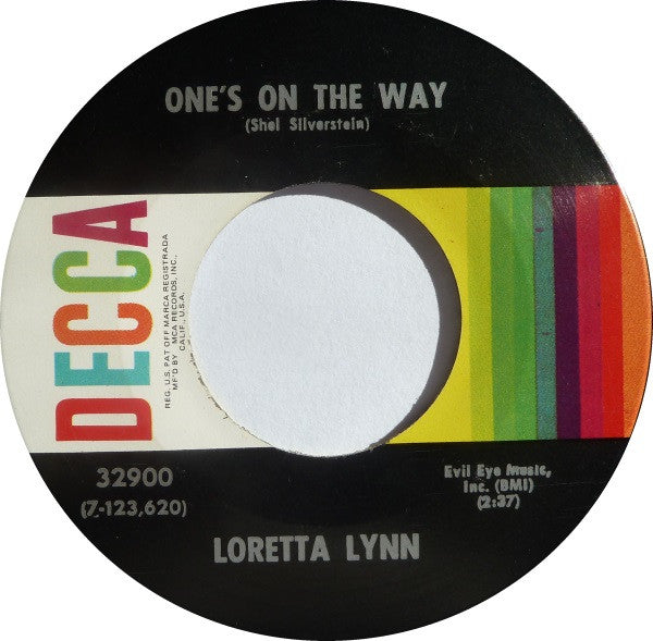 Loretta Lynn : One's On The Way / Kinfolks Holler (7", Single, Glo)