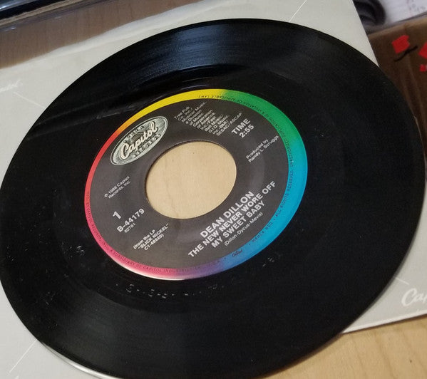 Dean Dillon : The New Never Wore Off My Sweet Baby (7", Single)