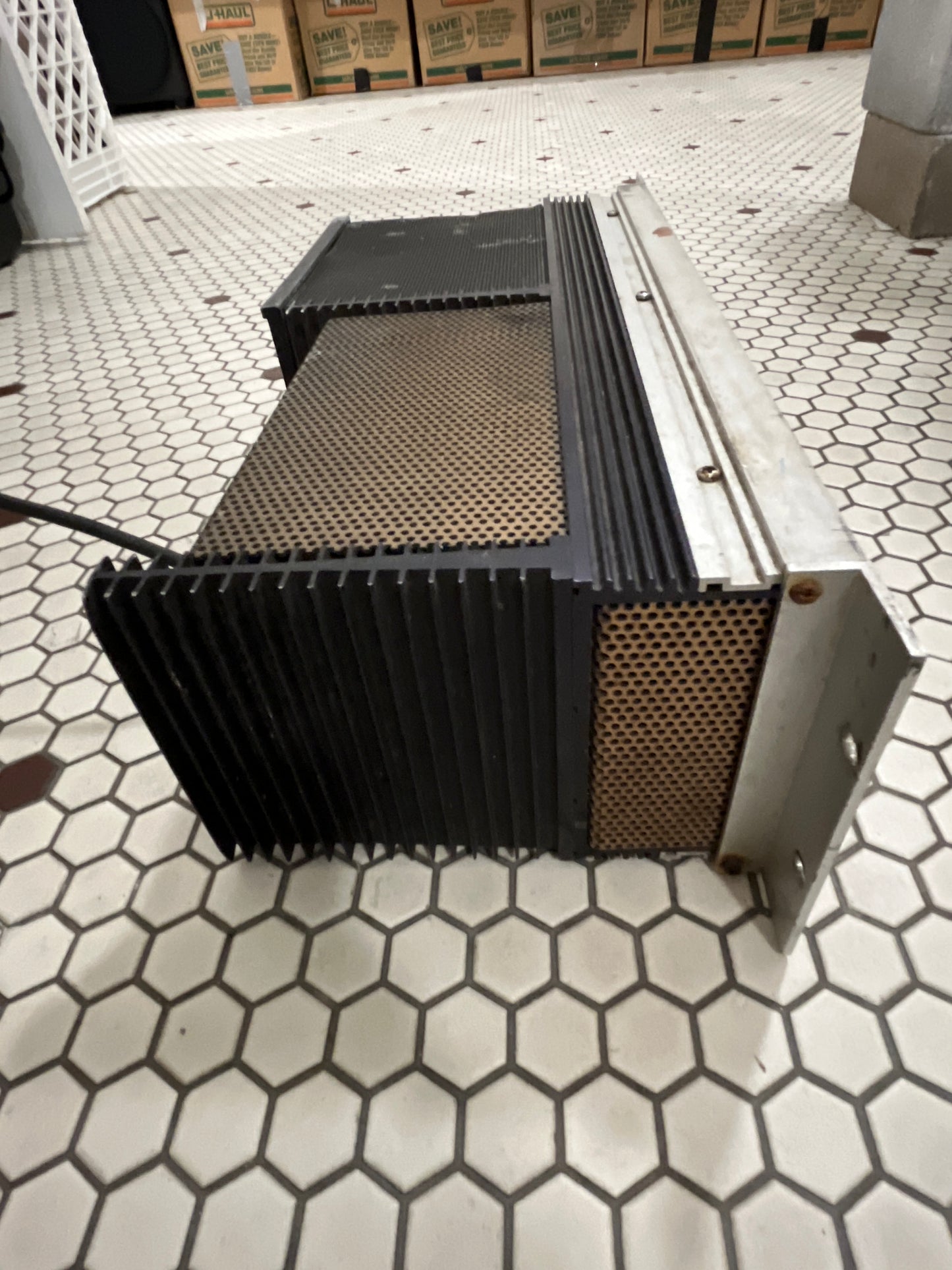 Crown D150A Amp Untested