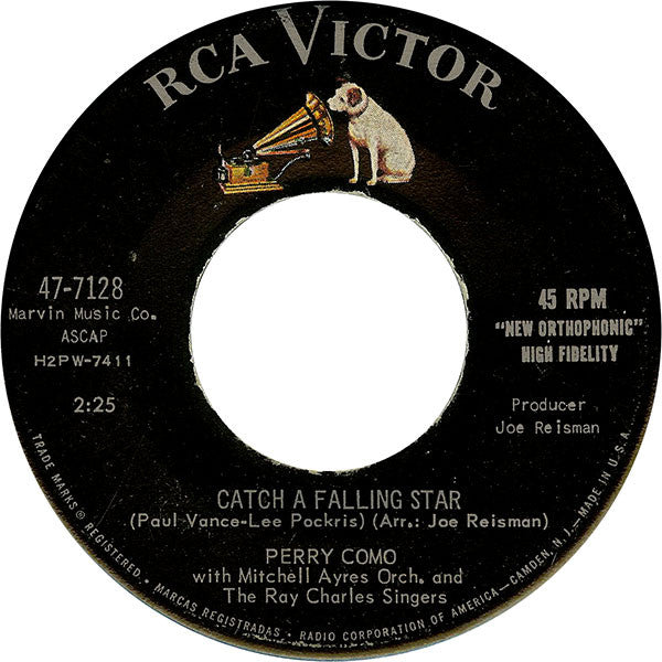 Perry Como With Mitchell Ayres Orch.* And The Ray Charles Singers : Magic Moments / Catch A Falling Star (7", Single, Ind)