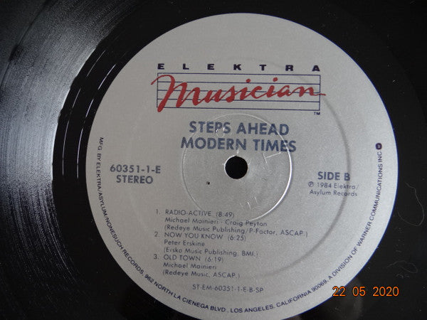 Steps Ahead − Michael Brecker, Warren Bernhardt, Peter Erskine, Eddie Gomez, Mike Mainieri : Modern Times (LP, Album)