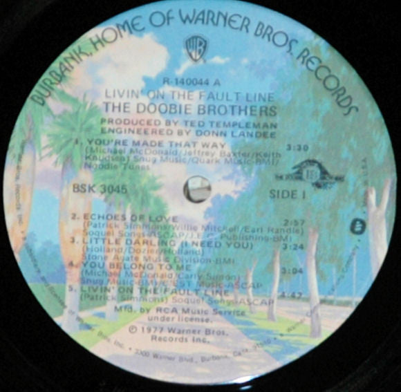 The Doobie Brothers : Livin' On The Fault Line (LP, Album, Club, RCA)